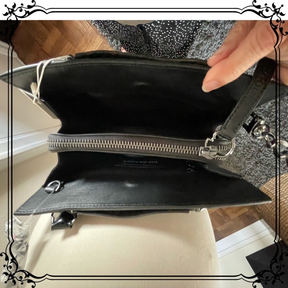 Rare find NicoPanda mini tote in leather and patent accents w shoulder chain - Picture 6 of 10